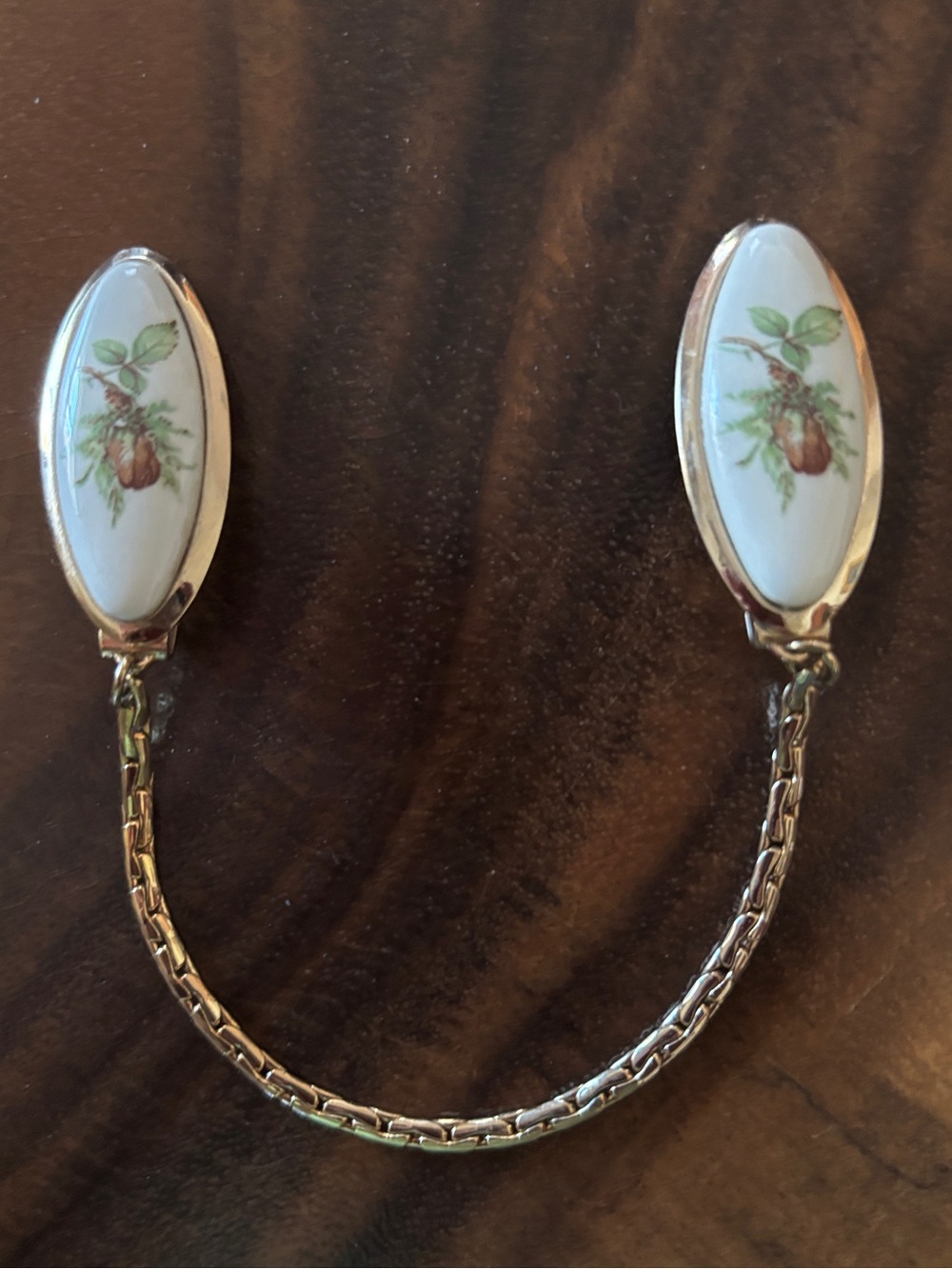 Vintage Botanical Floral Sweater Clips with Gold-Tone Link Chain - beautiful!